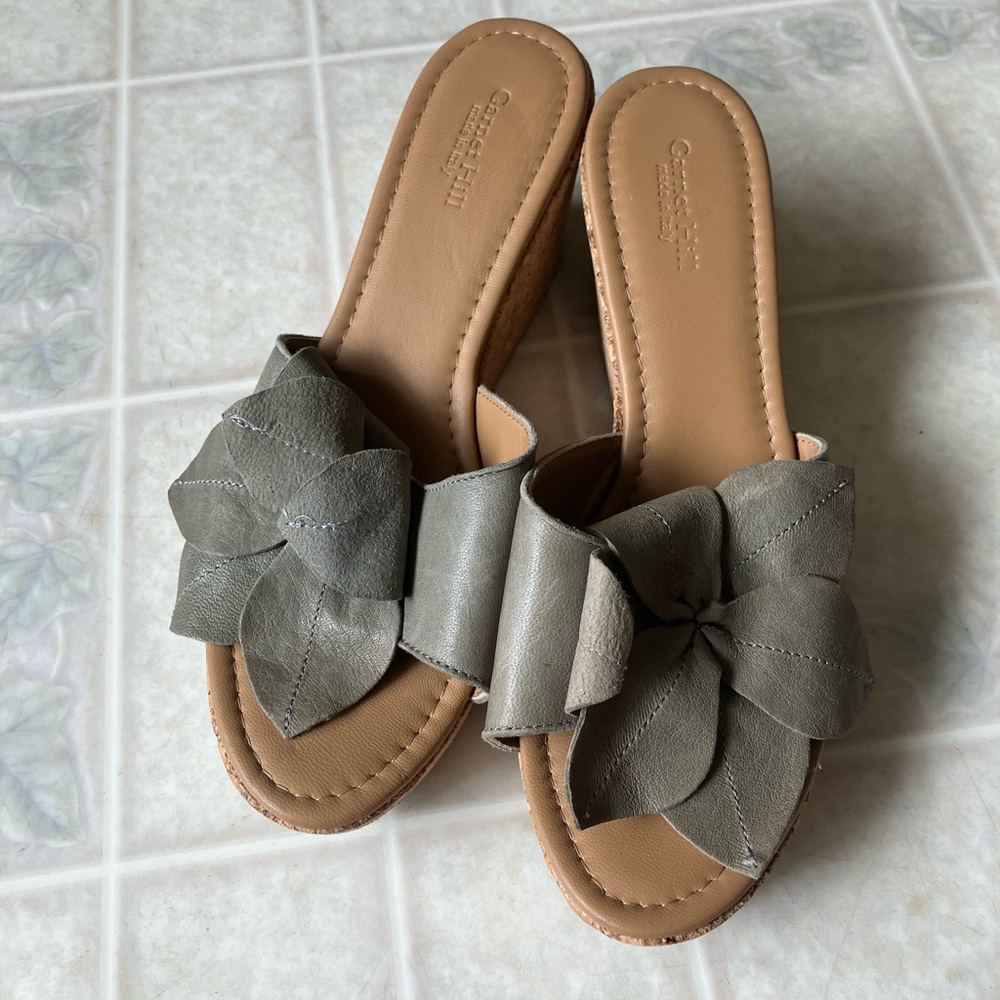 Garnet Hill 26234 Gray Flower Leather Wedge Sandal